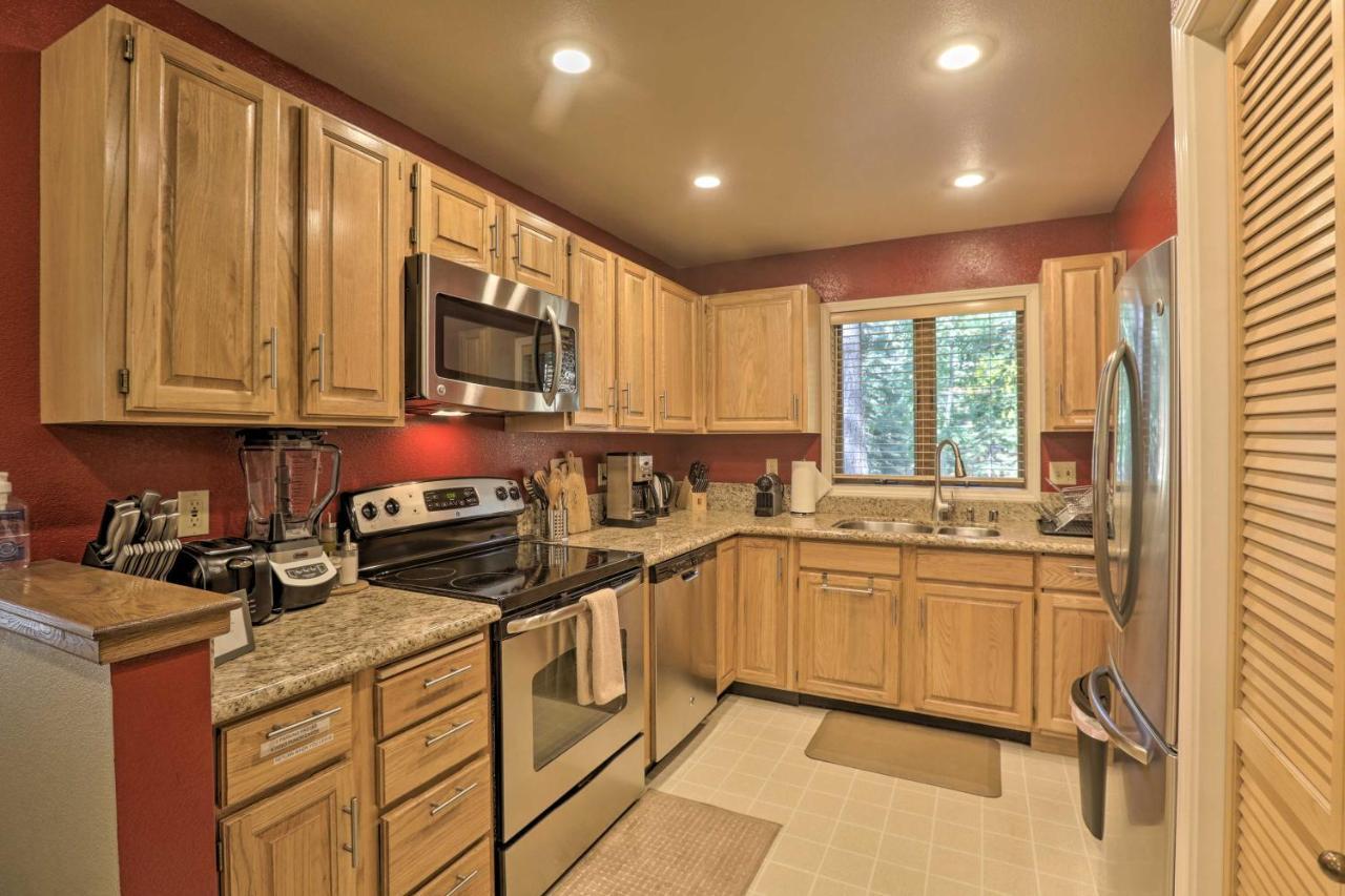 Corner-Unit Condo With Grill Walk To Lake Tahoe! Incline Village Esterno foto