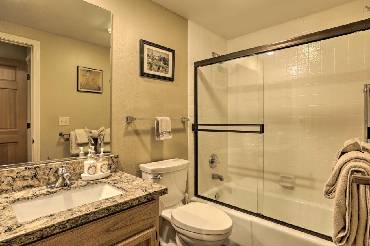 Corner-Unit Condo With Grill Walk To Lake Tahoe! Incline Village Esterno foto